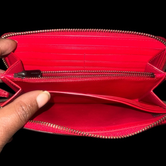 Coach Vibrant Red accordion zip Wallet Like New - Picture 7 of 8